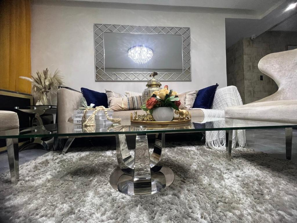 Apartamento 1er Nivel con terraza cerrado ubicado en Santo Domingo a 15 minutos del aeropuerto de Internacional de Las Americas photo 1