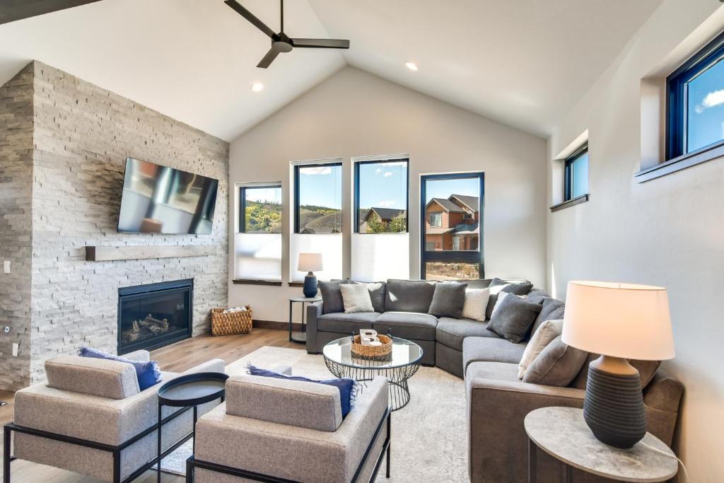 Sleek Granby Home with Hot Tub Ski-In and Ski-Out!