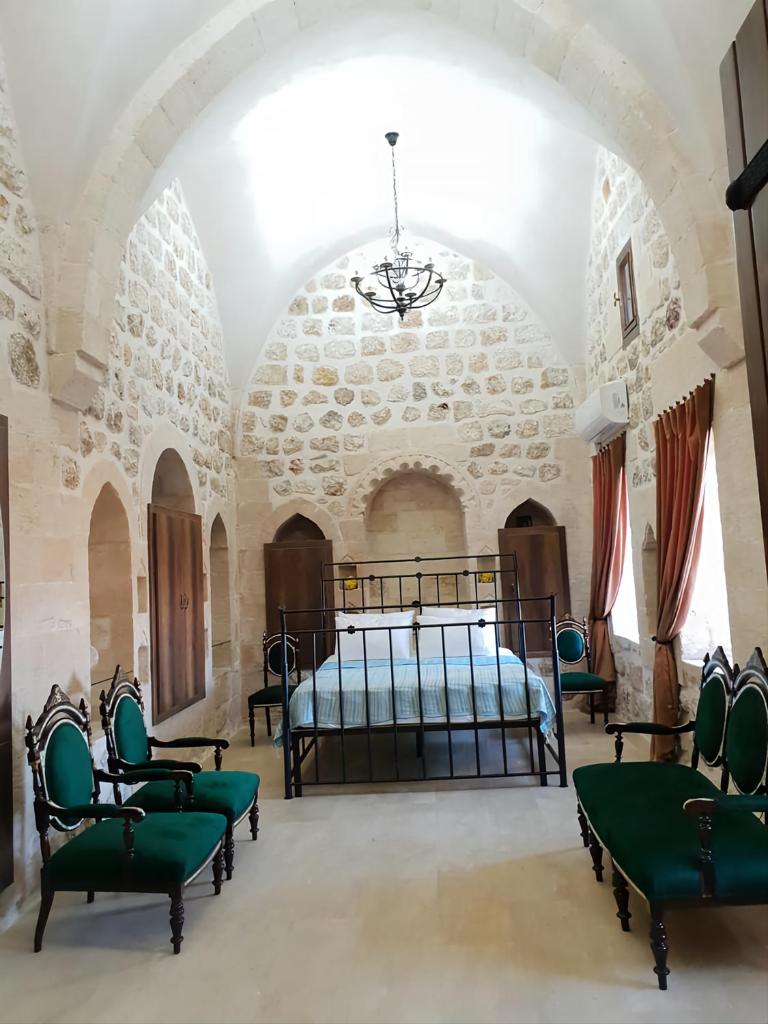 Mardin tarihi ulu Cami yanı, tarihi Konak photo 2