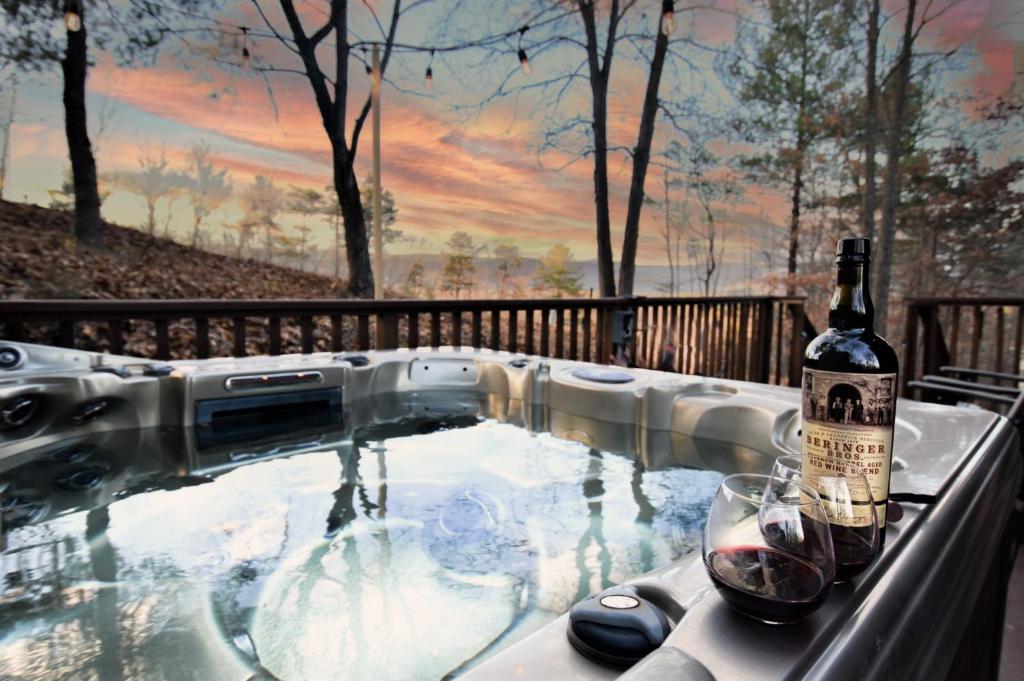 Free Resort Passes - Hot Tub - Sauna - Views - Fast Wi-Fi - Pet Friendly photo 1