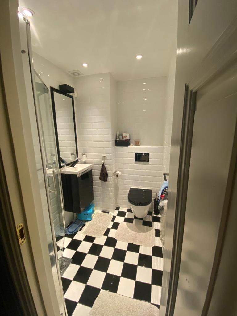 Executive 5 Bedrooms House in Lillestrøm Central - 5 mins walk from Lillestrøm Station photo 4