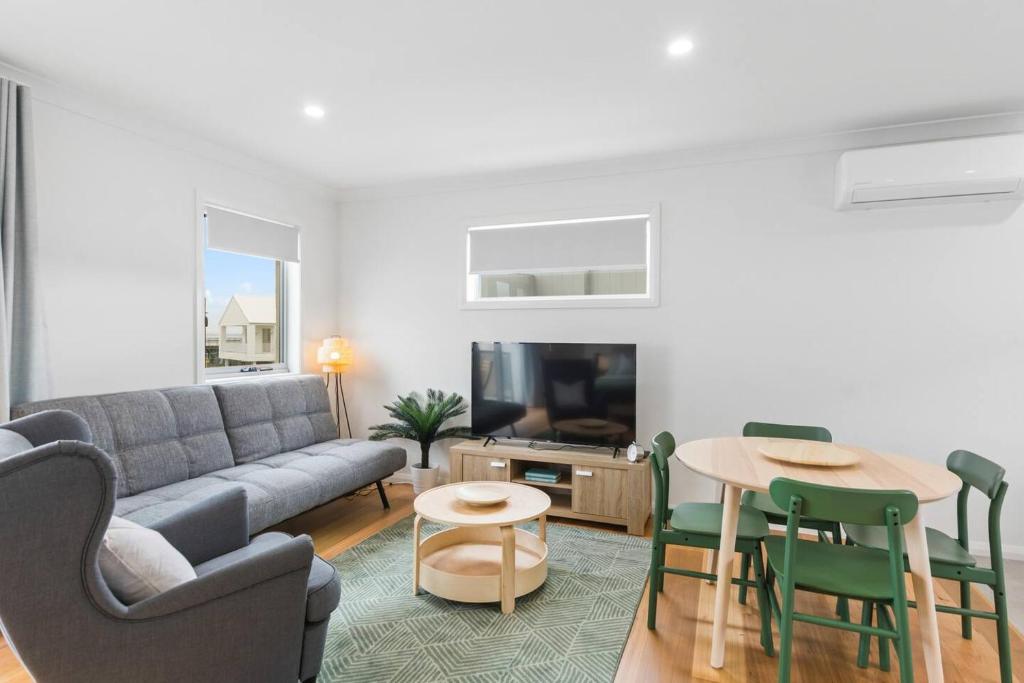 Rockpool Escape - A Coastal Refresh with Balcony photo 1