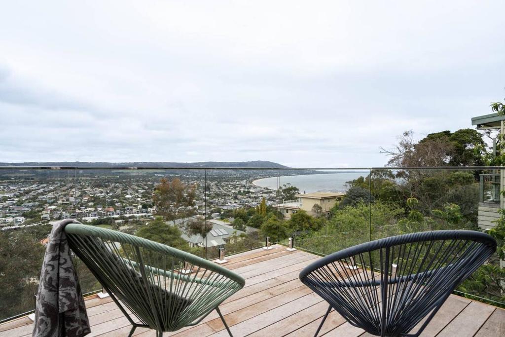 Bay Horizons - Grand Panoramic Coastal Escape photo 1