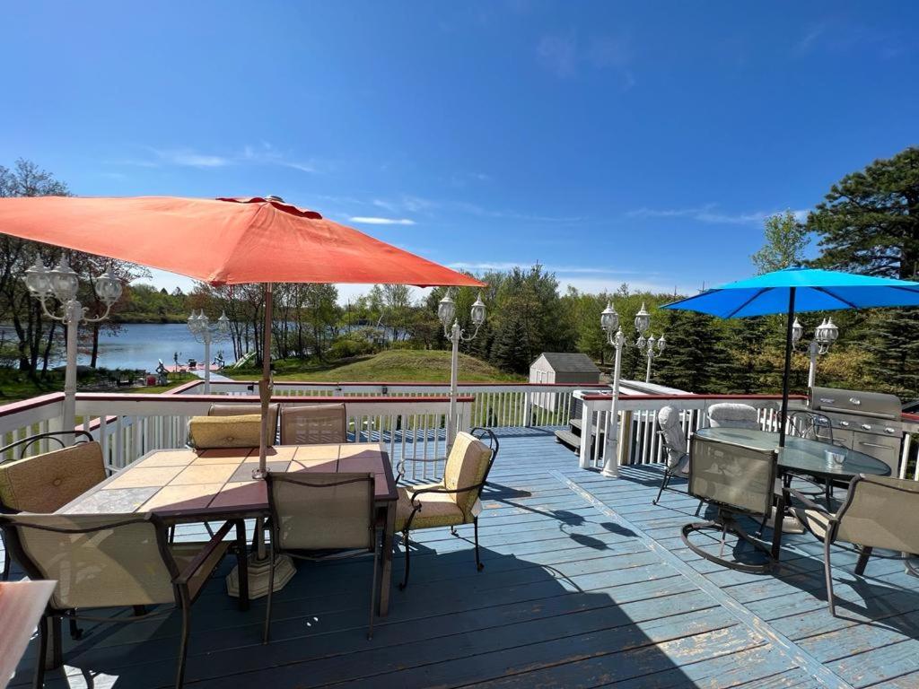 Stunning Lakefront Home - Swim, Fish, Kayak, HotTub photo 3