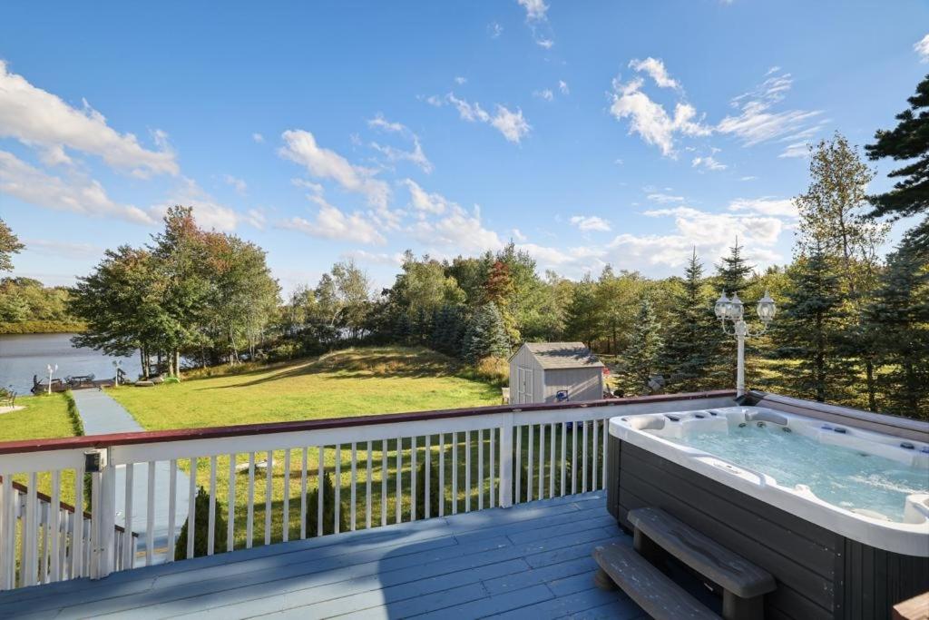Stunning Lakefront Home - Swim, Fish, Kayak, HotTub photo 2