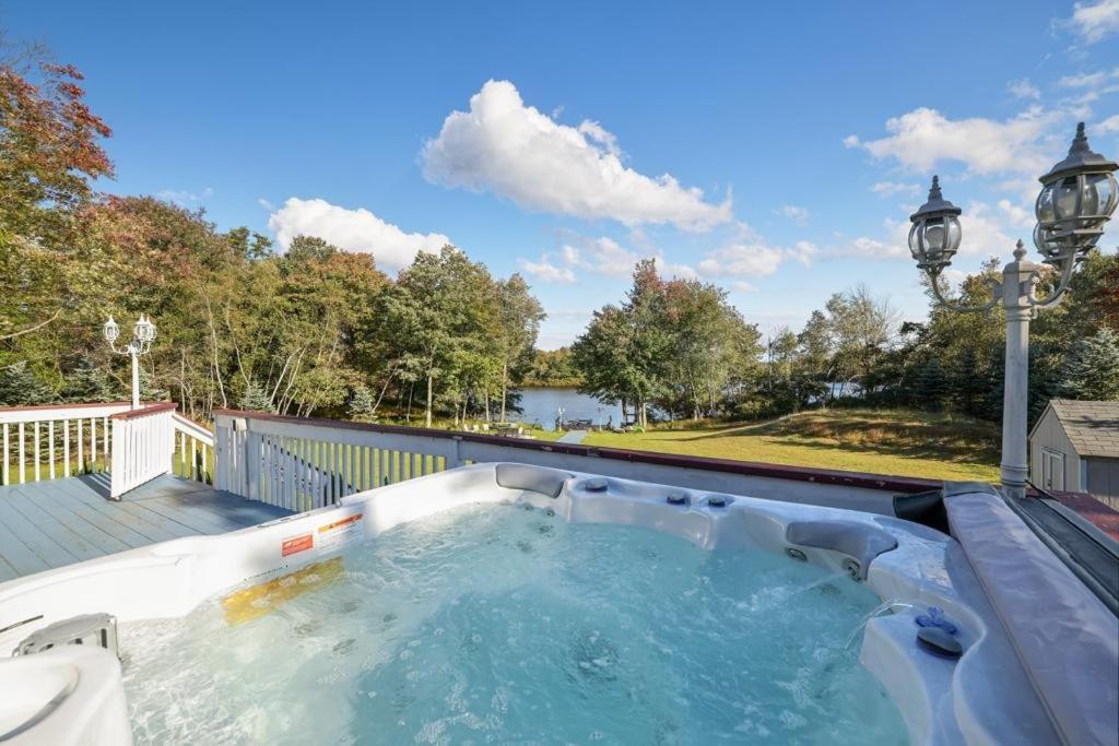 Stunning Lakefront Home - Swim, Fish, Kayak, HotTub photo 1