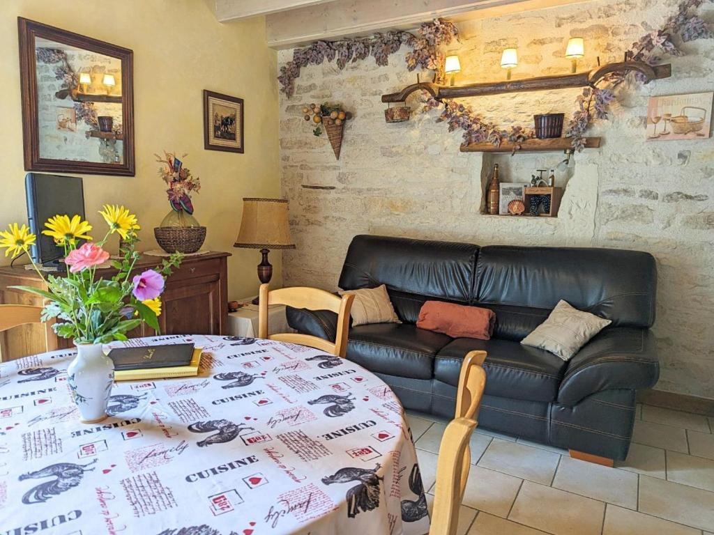 Gîte Saint-Genis-d'Hiersac, 3 pièces, 4 personnes - FR-1-653-162 photo 1
