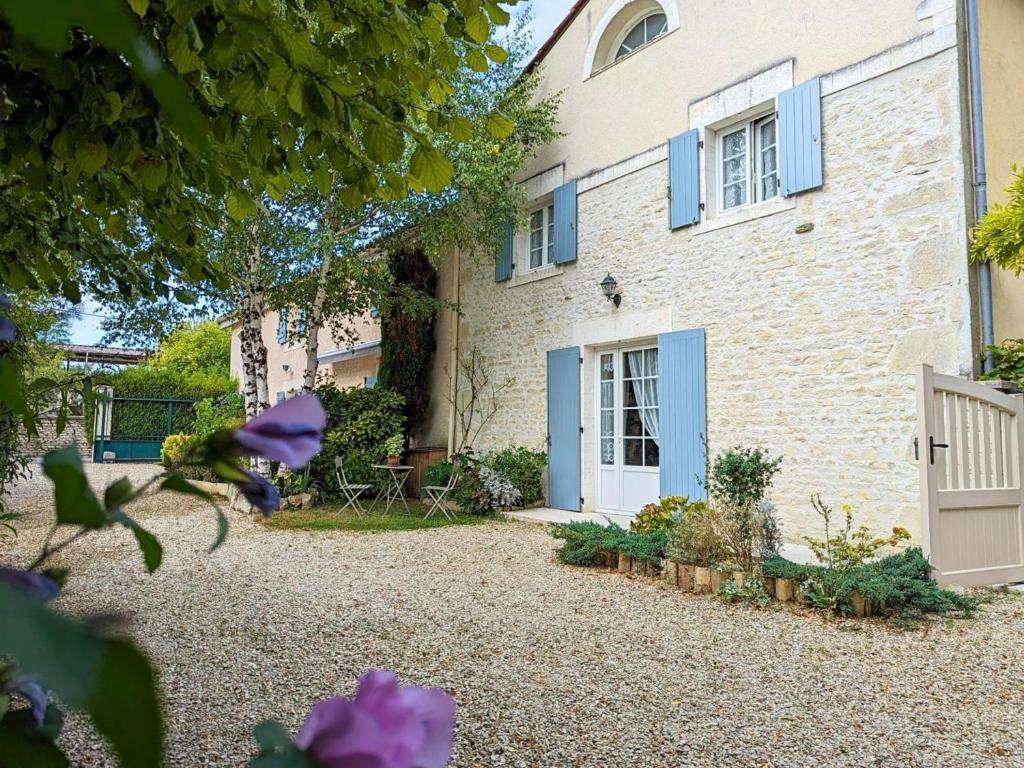 Gîte Saint-Genis-d'Hiersac, 3 pièces, 4 personnes - FR-1-653-162 photo 4