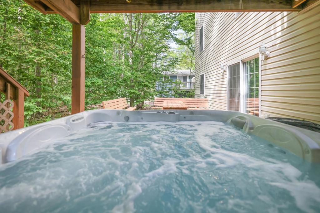 Mt. Maplewood Chalet photo 2