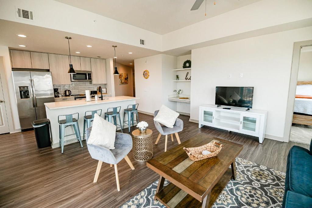 Corporate Uptown Furnished Apartments image