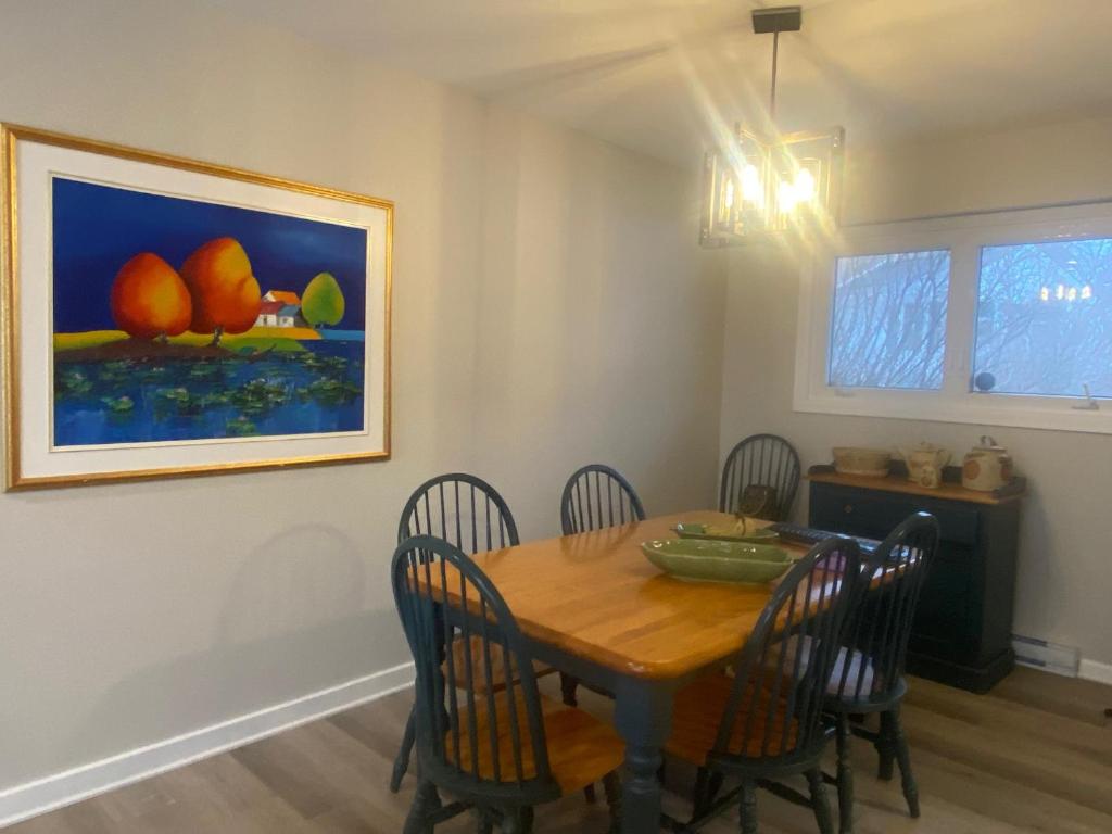 Private Room Lakeview House- Westmount photo 3