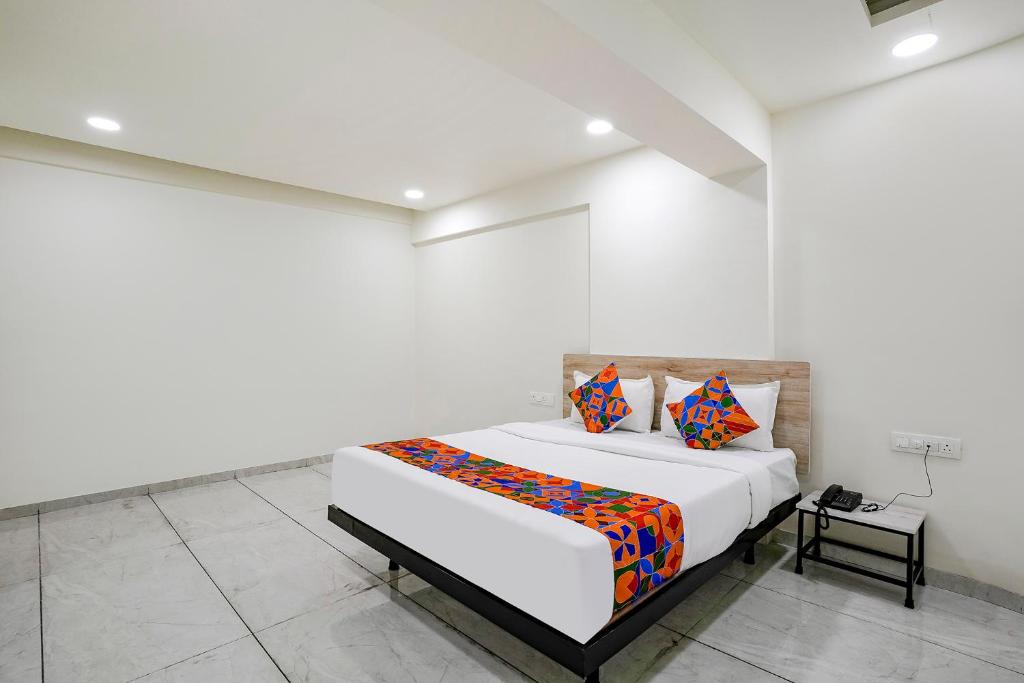 FabHotel Bhakti Inn photo 2