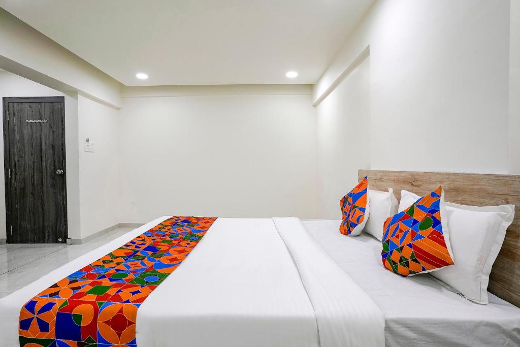 FabHotel Bhakti Inn photo 4