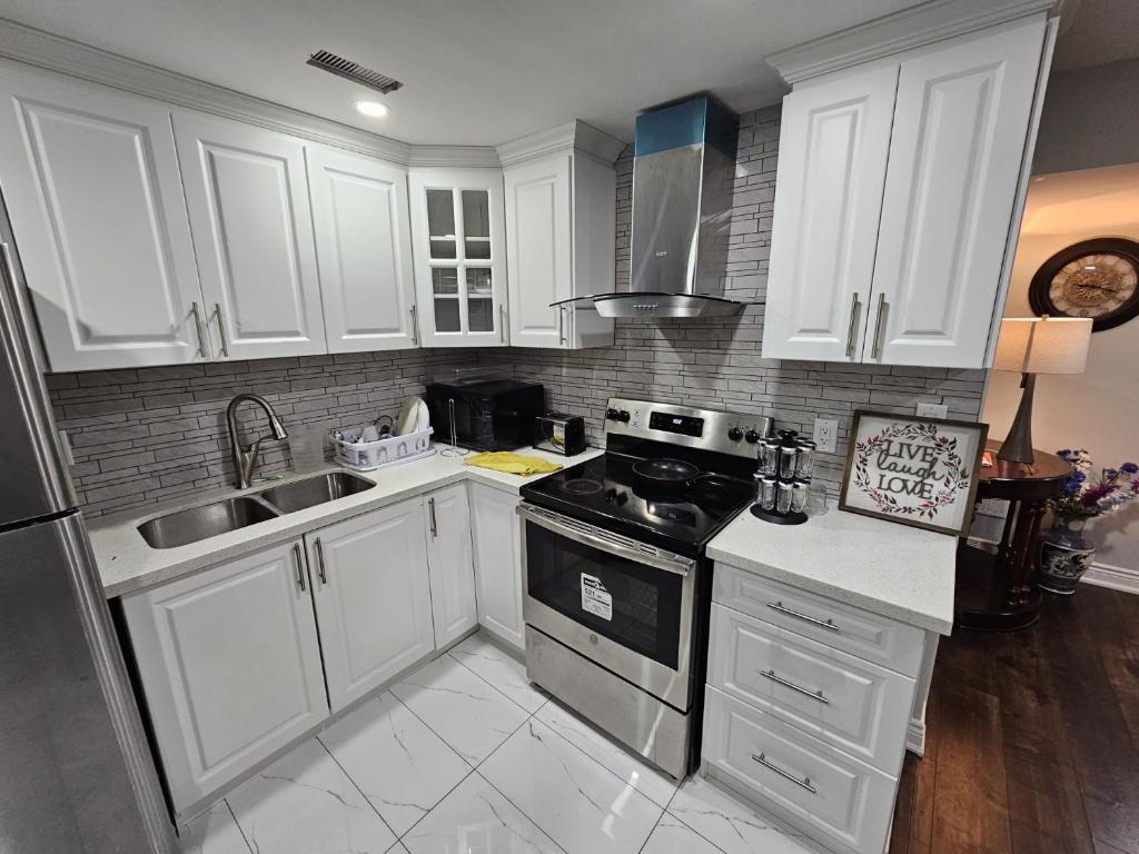 Exclusive 2 BR Furnished Apartment in Milton Ontario Canada photo 4