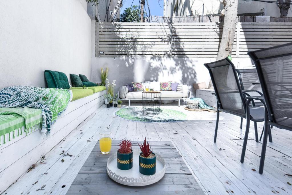 Modern & Chic Apartment w Patio Near Rothschild Blvd by Sea N' Rent photo 1