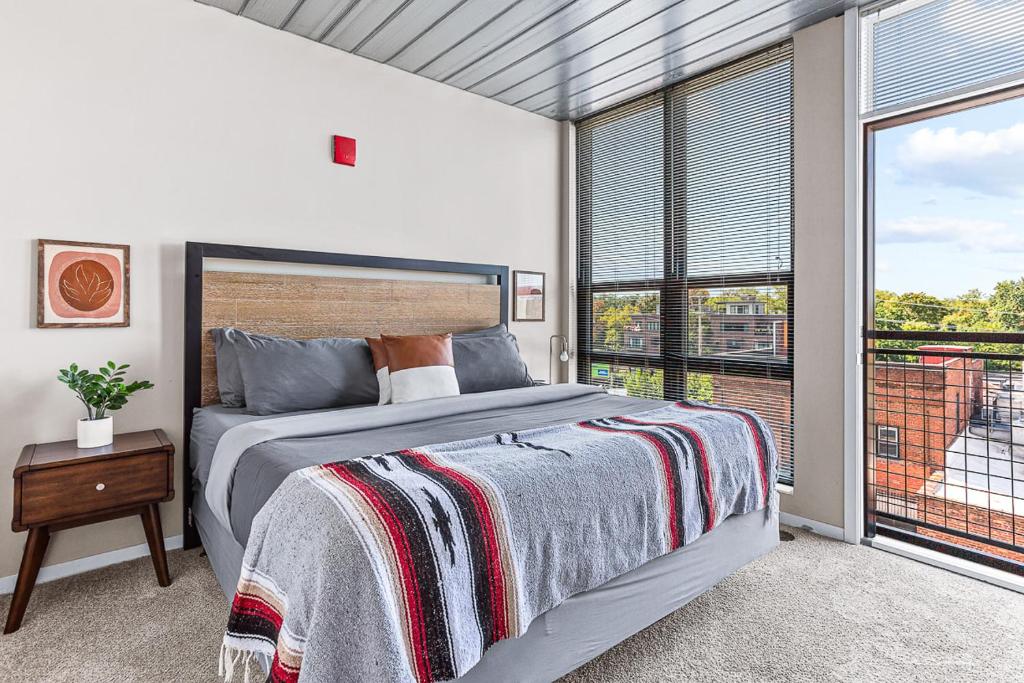 Spacious 2 King Bed Downtown Central to it All photo 2