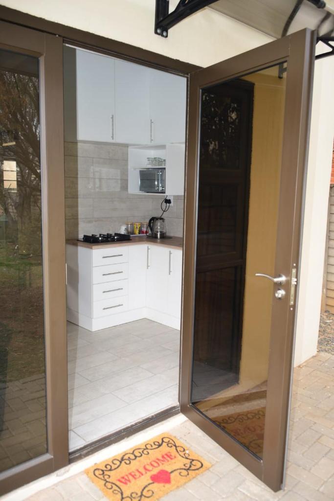 Self - catering room photo 3