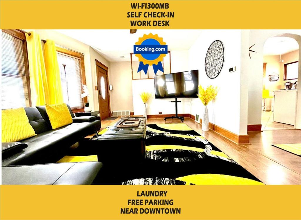 The Amber Retreat - Brooklyn Centre Comfort - Charming Space for Families, Couples & Business Travelers Near Downtown - With 300MB WiFi, Parking & Self Check-In image
