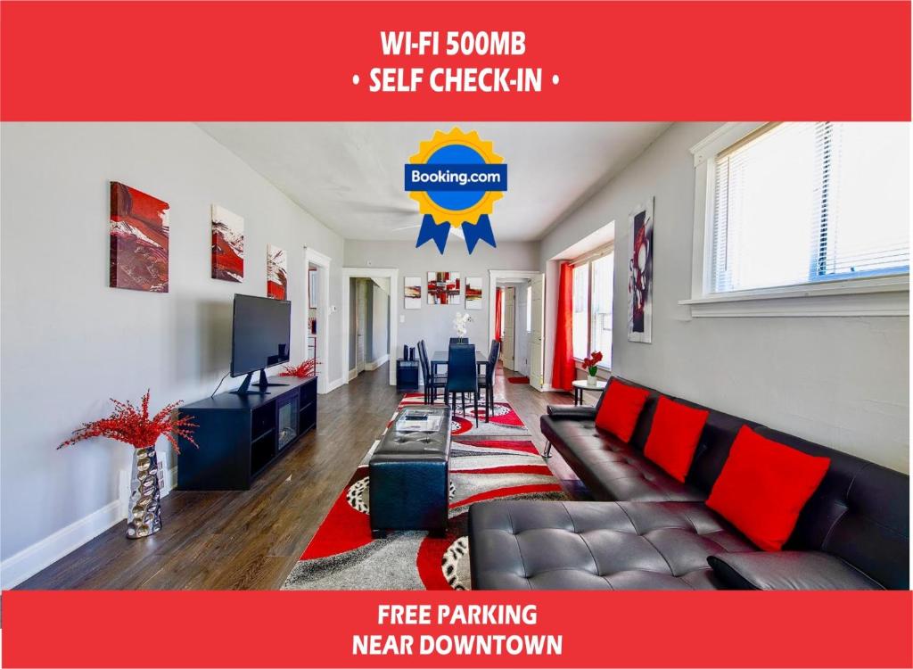 The Rubi Lounge - Spacious Brooklyn Centre Modern Escape Near Downtown With Parking, 300MB WiFi & Self Check-In image
