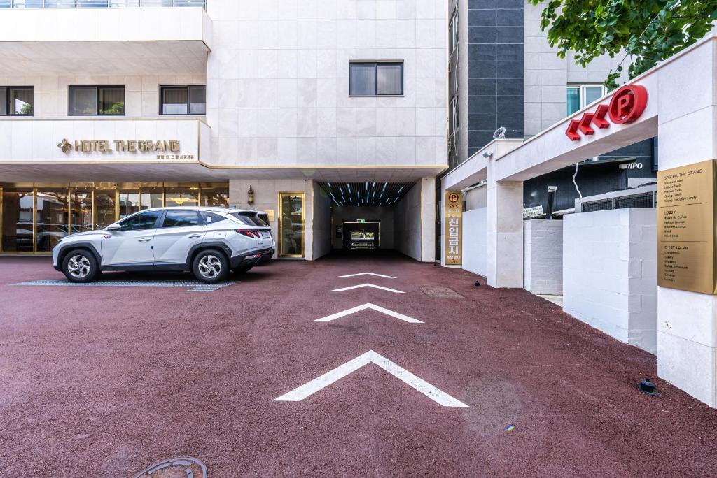 Hotel The Grang Seogwipo photo 2