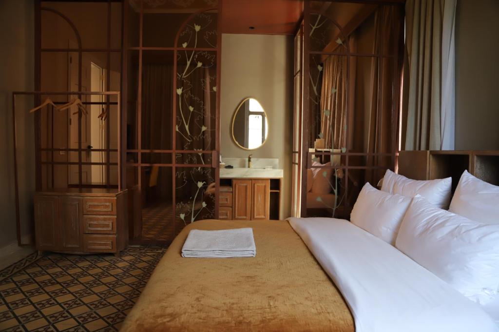 Hotel Lost photo 1