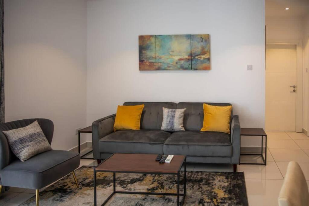 Sunshine Large 1Bed + Big Balcony @Embassy Gardens photo 1