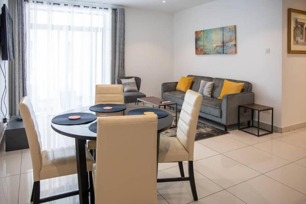 Sunshine Large 1Bed + Big Balcony @Embassy Gardens photo 4