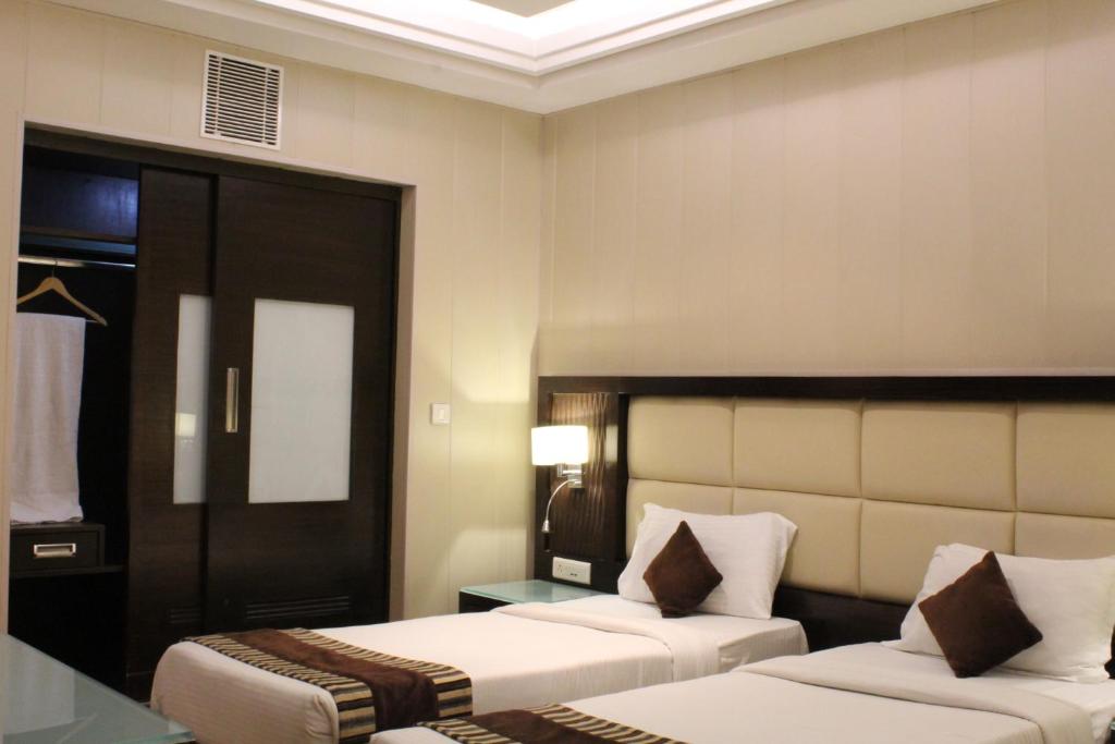 Hotel La Abode photo 1