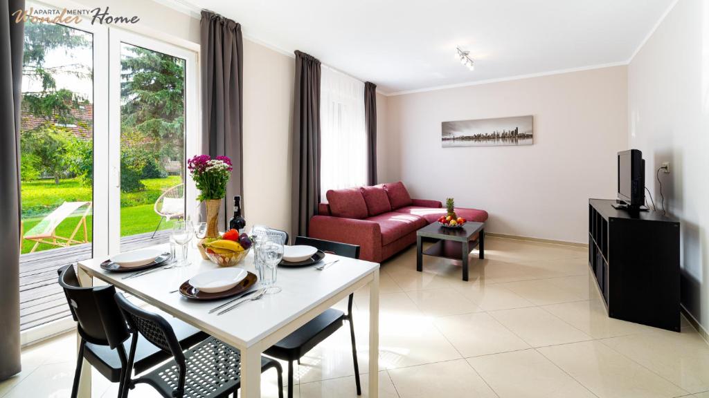 Apartamenty Czerwony Dworek - plac zabaw, grill, staw, ogród photo 1