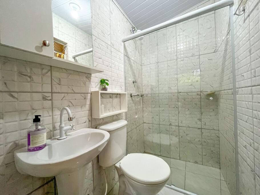 Casa com churrasqueira e piscina, perto de riacho photo 3
