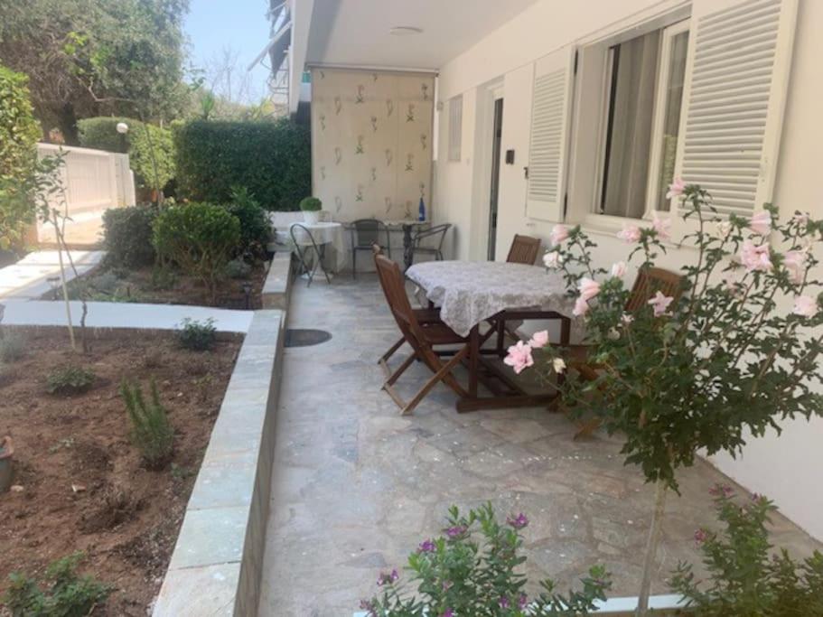 Παραθαλάσσιο στούντιο με κήπο