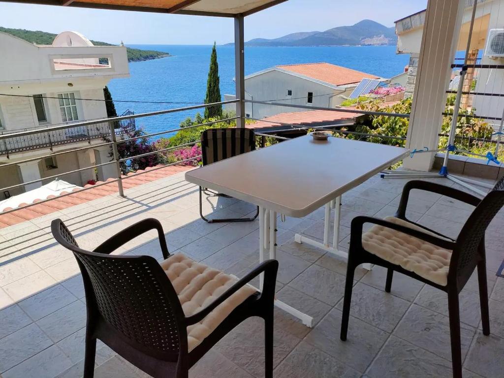 Cozy 1-bedroom apartment in calm fishing village photo 1