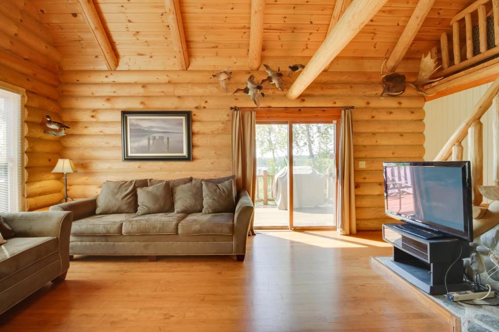 Lake Vermilion Cabin with Private Dock and Fire Pit! photo 4