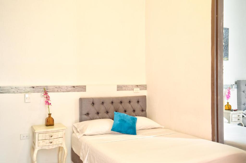 Casa Blanca San Antonio Hostal Boutique photo 1