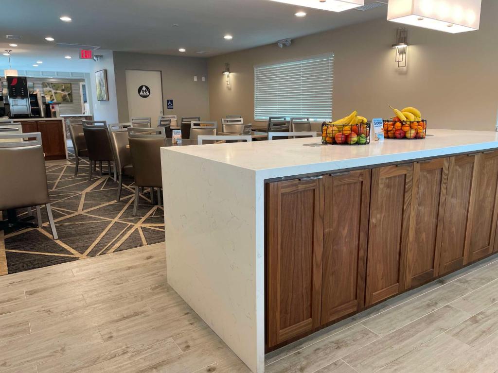 Best Western Town House Lodge image