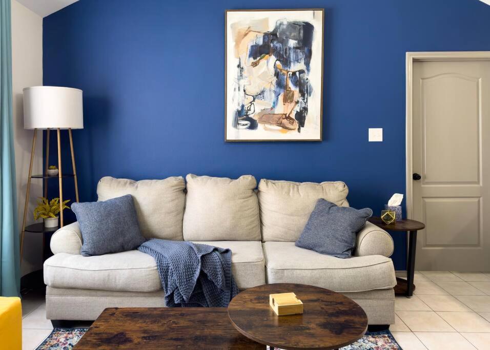 Chic, Quiet 2BR 2BA Near Shops & Restos! photo 3