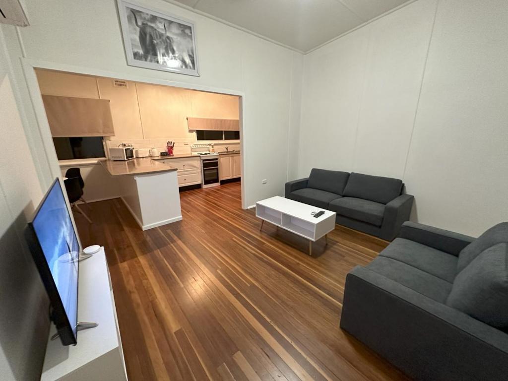 Private 1 Bedroom Apartment with Fenced Yard