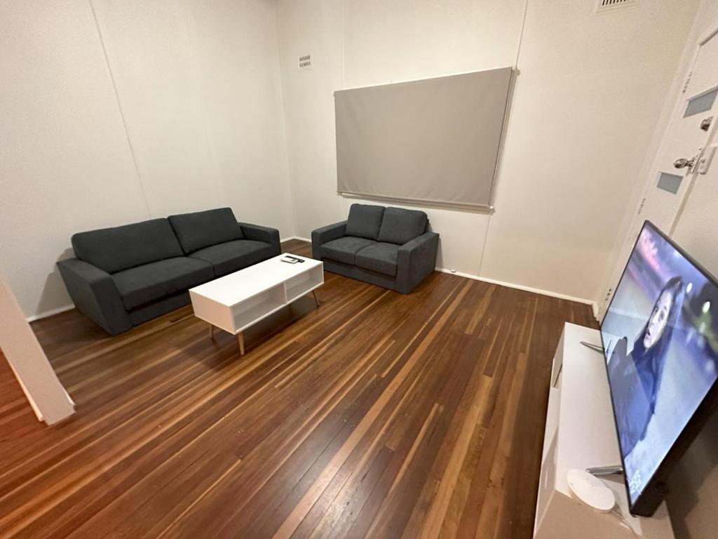 Private 1 Bedroom Apartment with Fenced Yard photo 3
