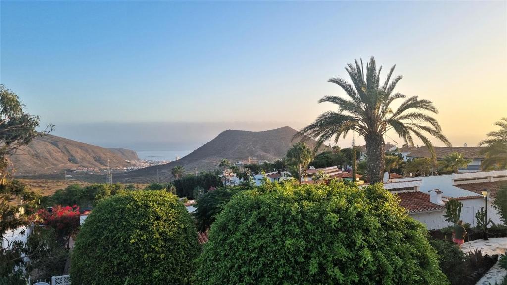 Villa Azure Horizon and Breeze - Panoramic Ocean View and Heated Pool photo 4