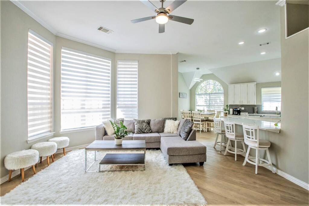 Modern 1-Story, Excellent Location, Pet Friendly