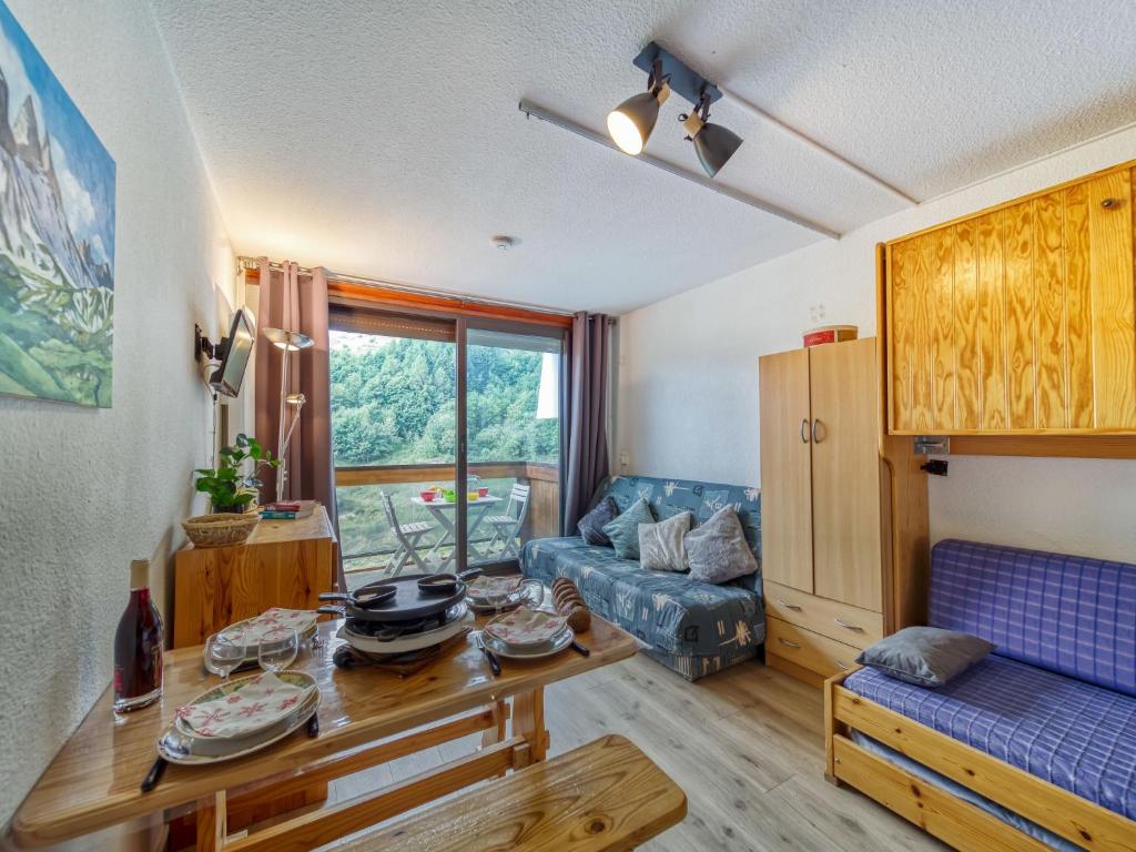 Studio Soyouz Vanguard-63 by Interhome