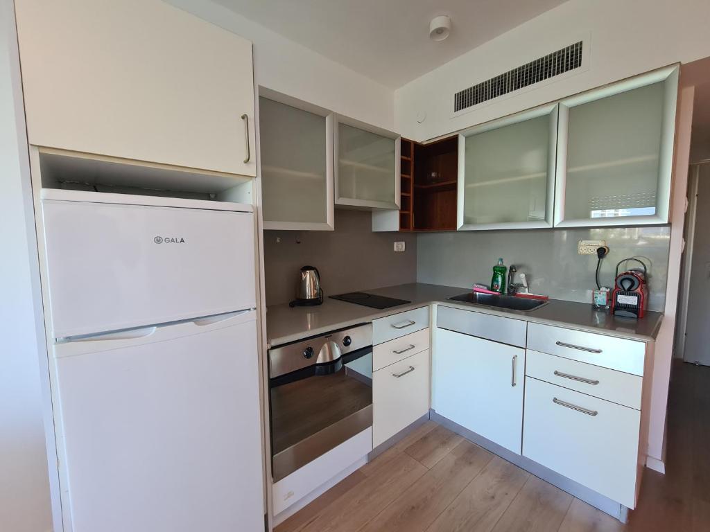 Herzliya Marina - By Beach Apartments TLV photo 4