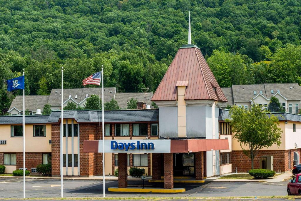 Days Inn by Wyndham Berlin Meriden image