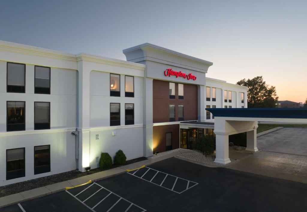 Hampton Inn Troy image
