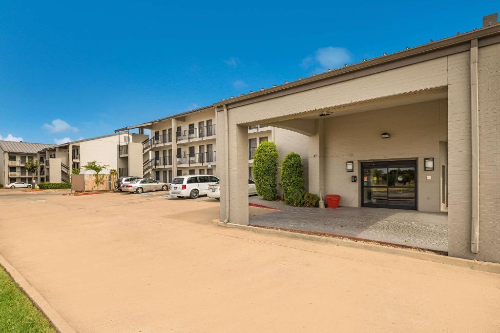 Quality Inn Tulsa Central photo 2