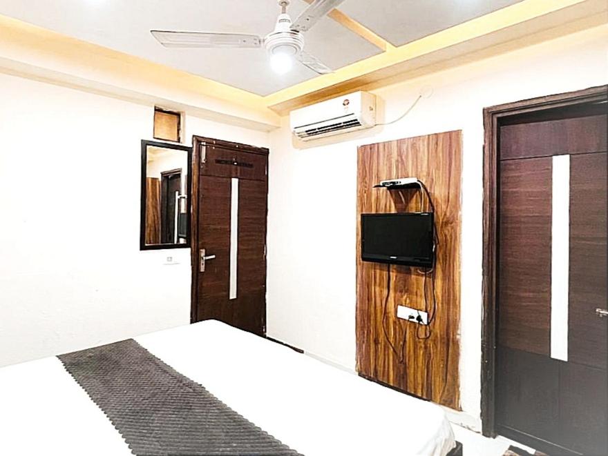 HOTEL CITY NIGHT -- Near Ludhiana Railway Station --Super Suites Rooms -- Special for Families, Couples & Corporate photo 4