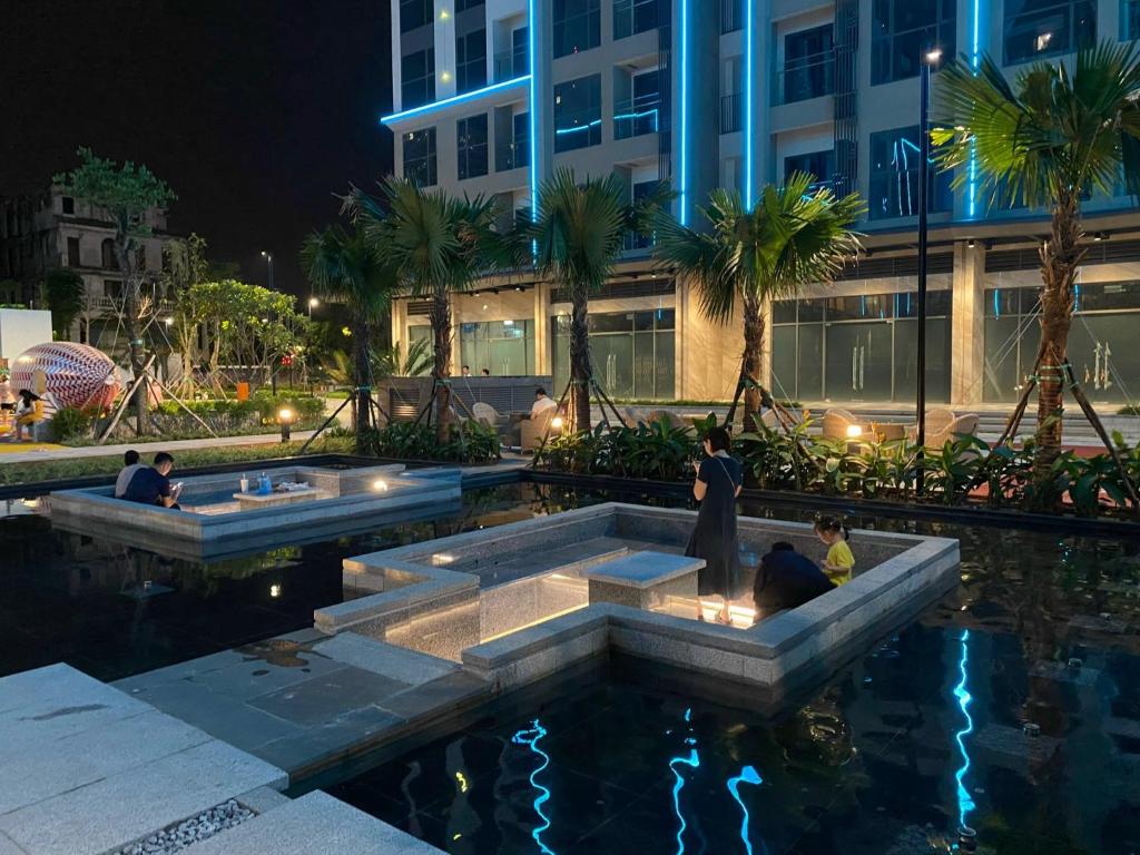Modern apt - rooftop pool - park view - lux gym - Masteri waterfront photo 3