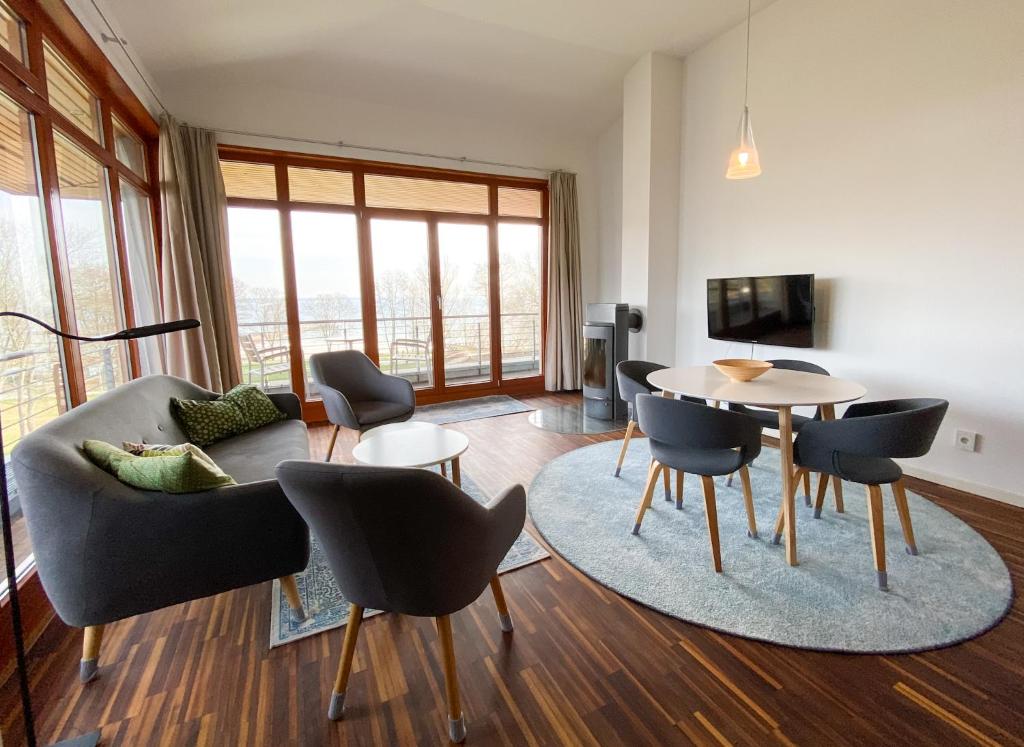 Apartment direkt am See mit Balkon und Kamin - Wiesengeflüster