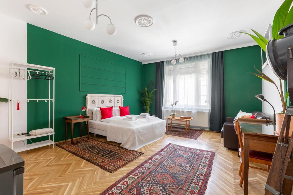 Huge & Stylish in the Center for up to 20 people, Rackeve