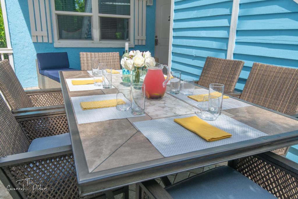 Steps to Private Beach - Sand, Surf, Sun - 2bd,2ba photo 3
